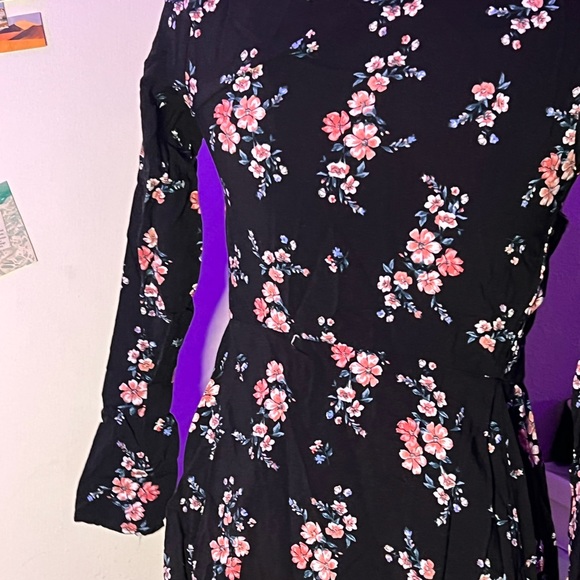 Flowery dress 🌸 - Picture 4 of 4